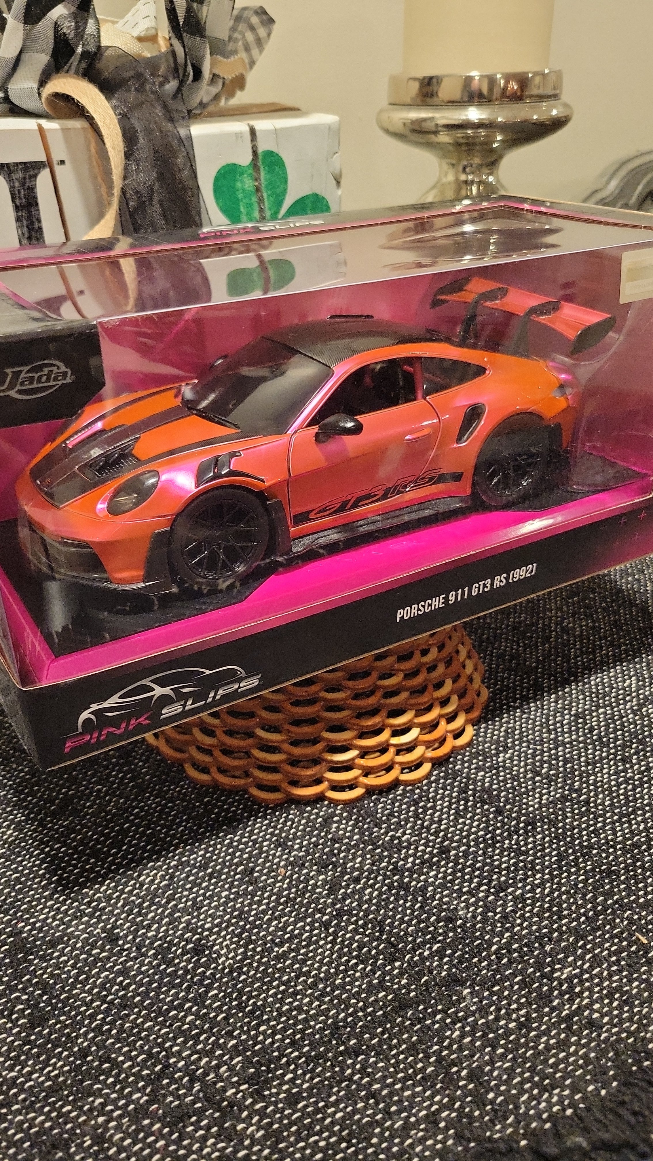 Jada 1:24 Pink Slips Porsche 911 GT3 RS 992 Pink Chase