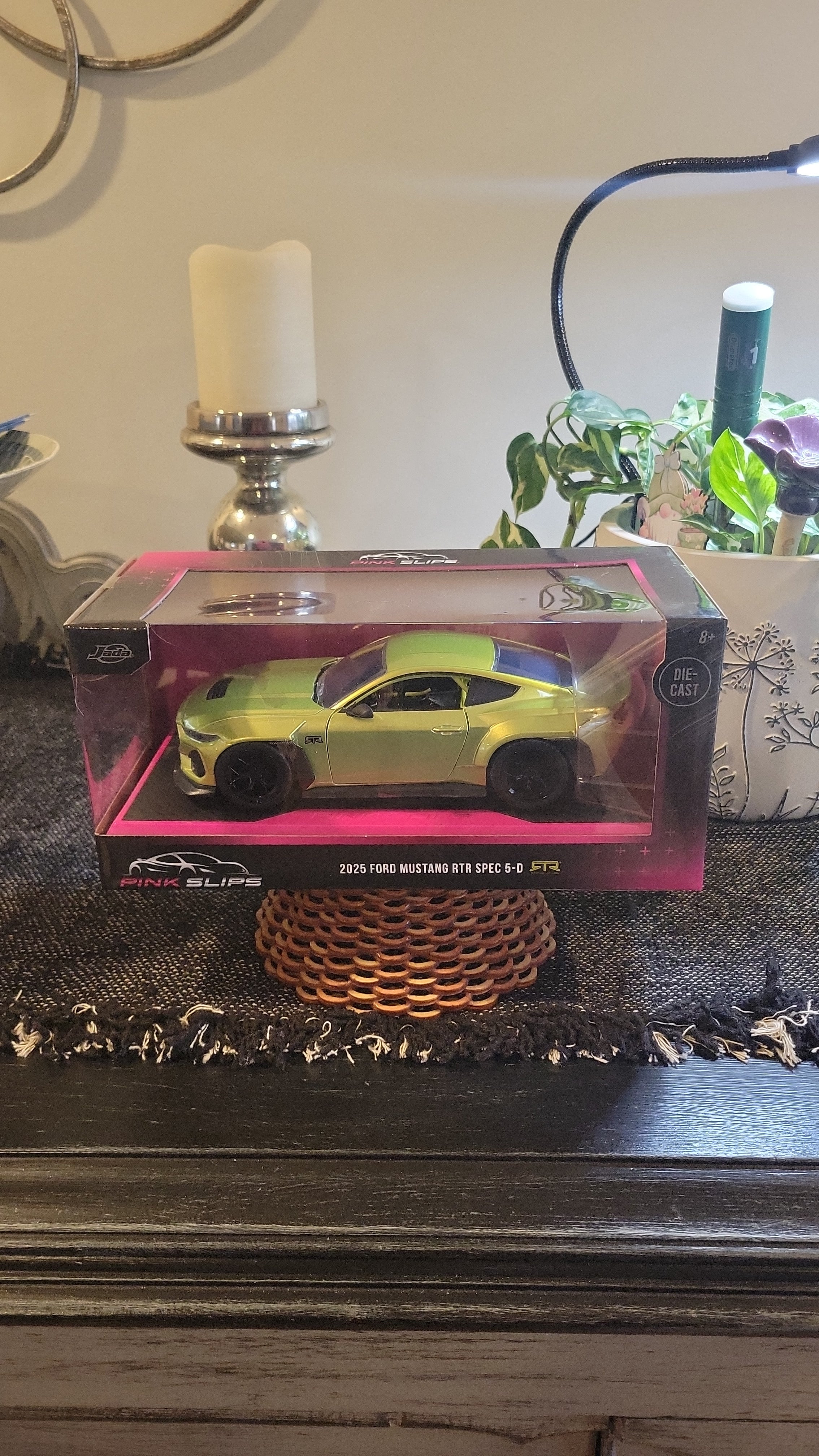 Jada 1:24 Scale Pink Slips 2025 Ford Mustang RTR Spec 5-D