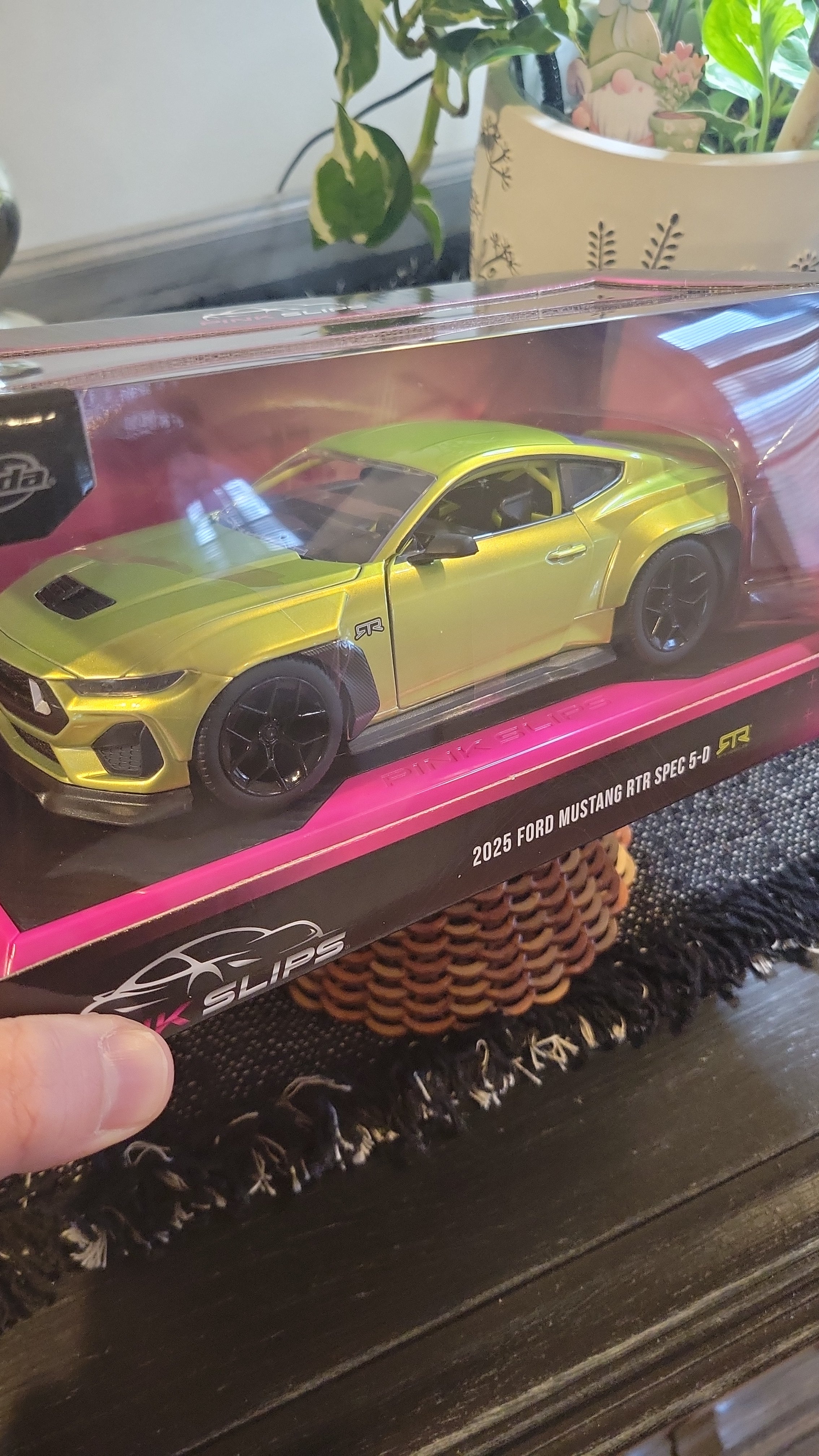 Jada 1:24 Scale Pink Slips 2025 Ford Mustang RTR Spec 5-D