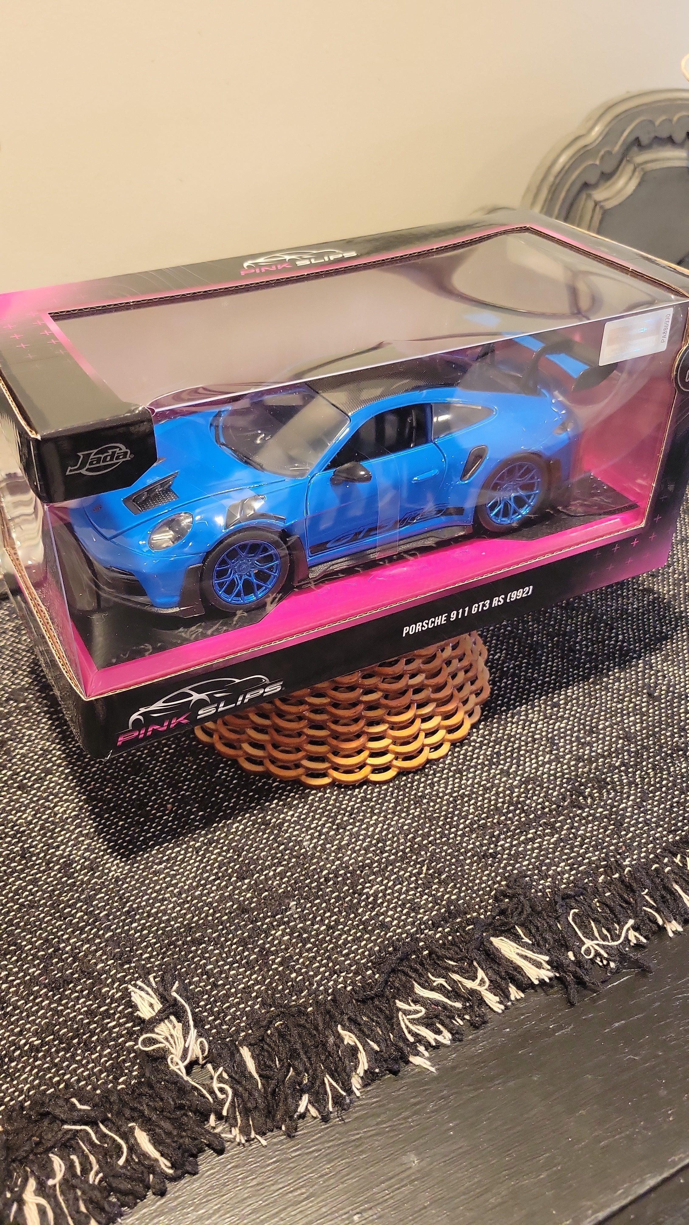 Jada 1:24 Scale Pink Slips Porsche 911 GT3 RS 992 Blue Chase