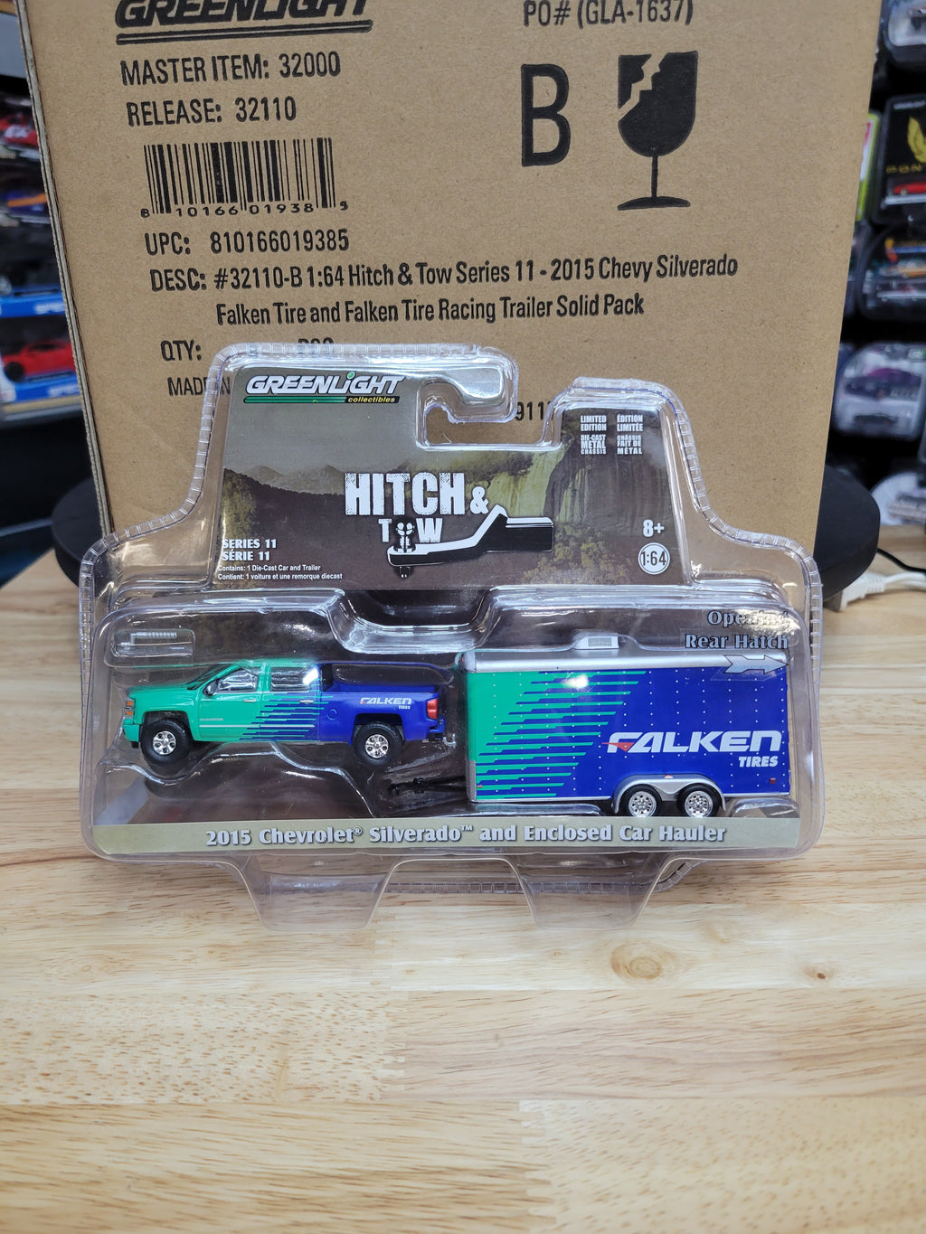 Greenlight Hitch & Tow Falken 2015 Chevrolet Silverado & Enclosed Trailer