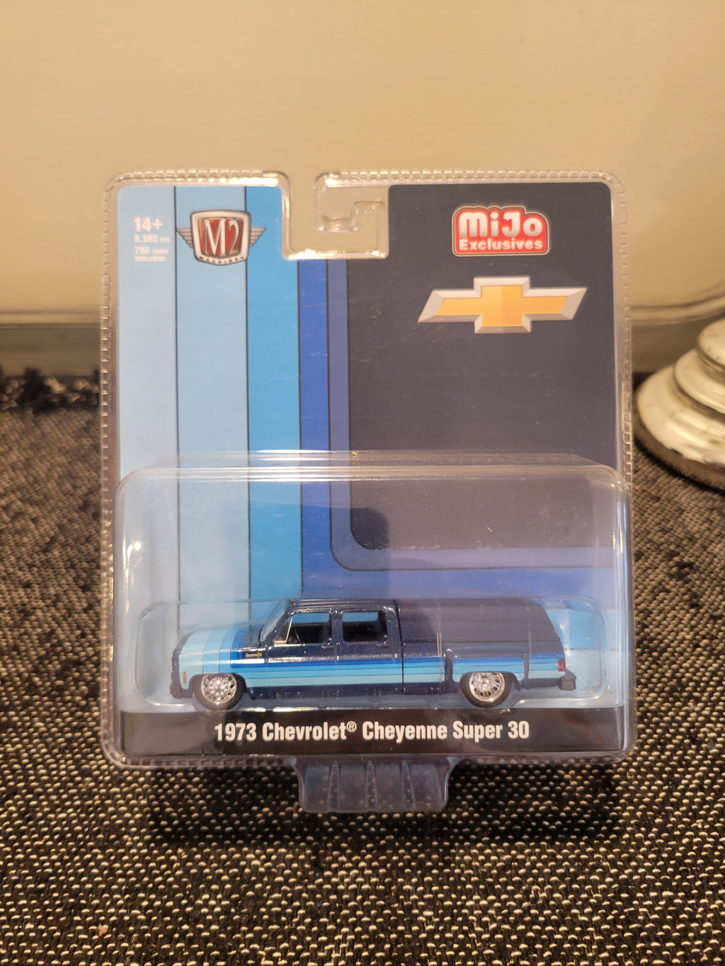 M2 Machines 1973 Chevrolet Cheyenne Super 30 Dually Lowrider