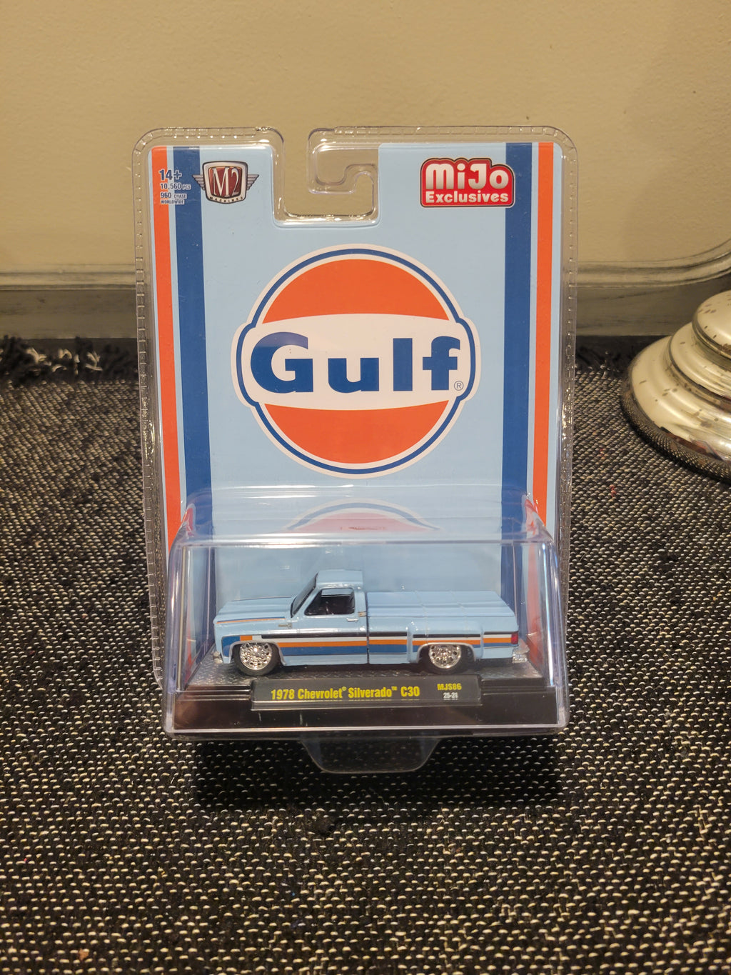 M2 Machines 1978 Chevrolet Silverado C30 Dually Lowrider Gulf Exclusive