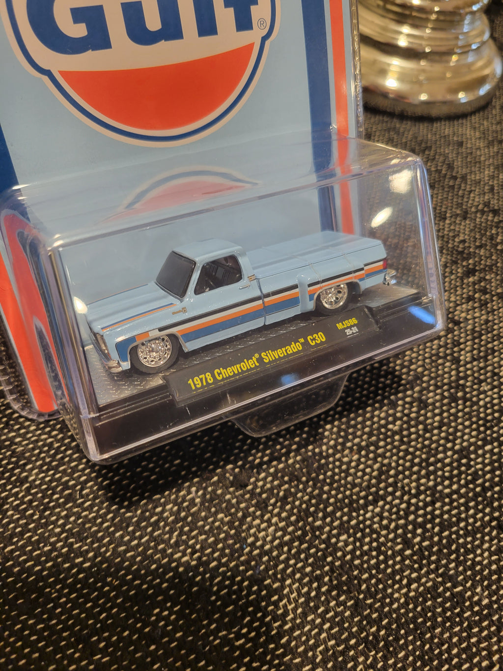 M2 Machines 1978 Chevrolet Silverado C30 Dually Lowrider Gulf Exclusive