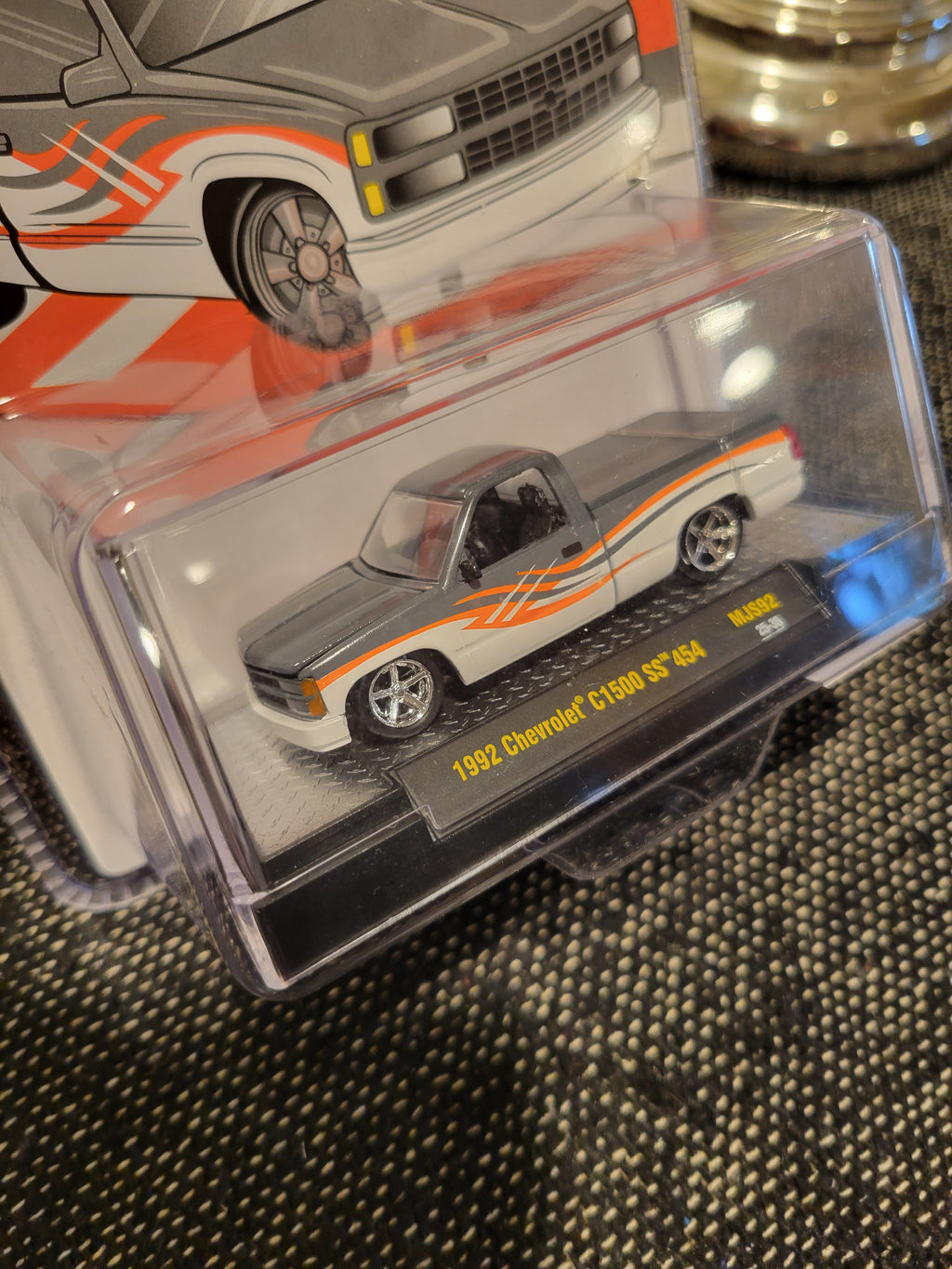 M2 Machines 1992 Chevrolet C1500 SS 454 Exclusive