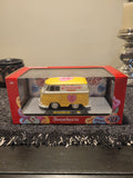 M2 1:24 Scale 1960 VW Delivery Van Sweethearts