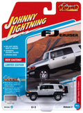 Johnny Lightning 2007 Toyota FJ Cruiser Silver Classic Gold