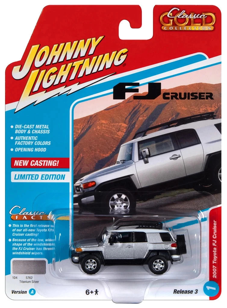 Johnny Lightning 2007 Toyota FJ Cruiser Silver Classic Gold
